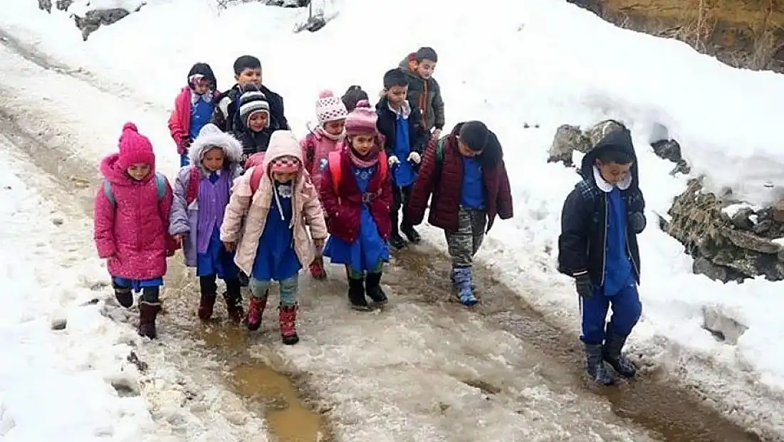 Kayseri’de öğrencilerin ulaşım çilesi gündemde! Muhtarın talebine başkandan destek
