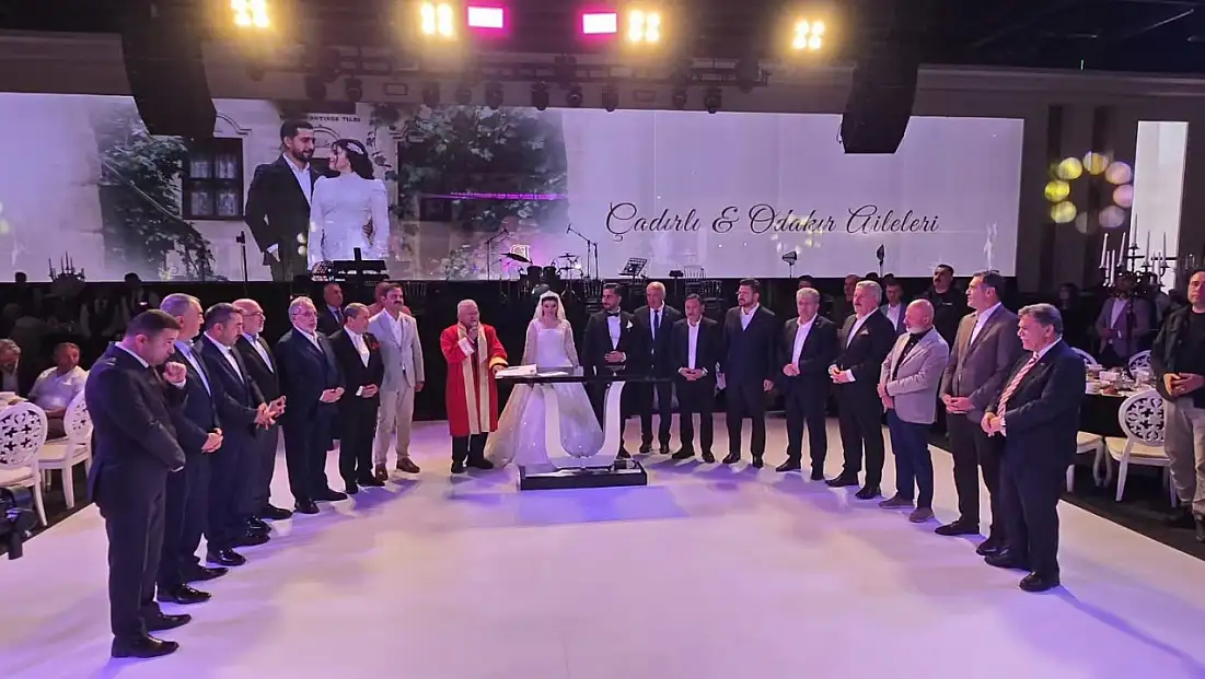 Kayseri protokolü düğünde buluştu! Başkan'ın oğlu evlendi
