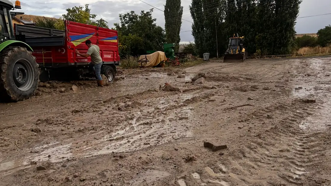 Kayseri’de sağanak sonrası sel: Belediye ekipleri alarma geçti