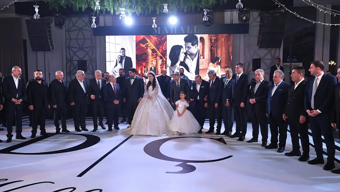 Kayseri'de siyasetin kalbi bu düğünde attı: Büyükkılıç nikahı kıydı, Özhaseki şahit oldu!
