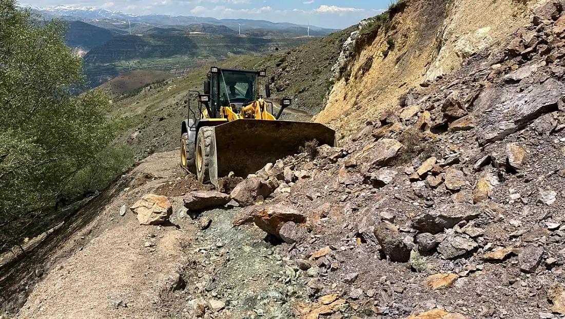 Kayseri'de tarım ve yayla yollarında hummalı çalışma