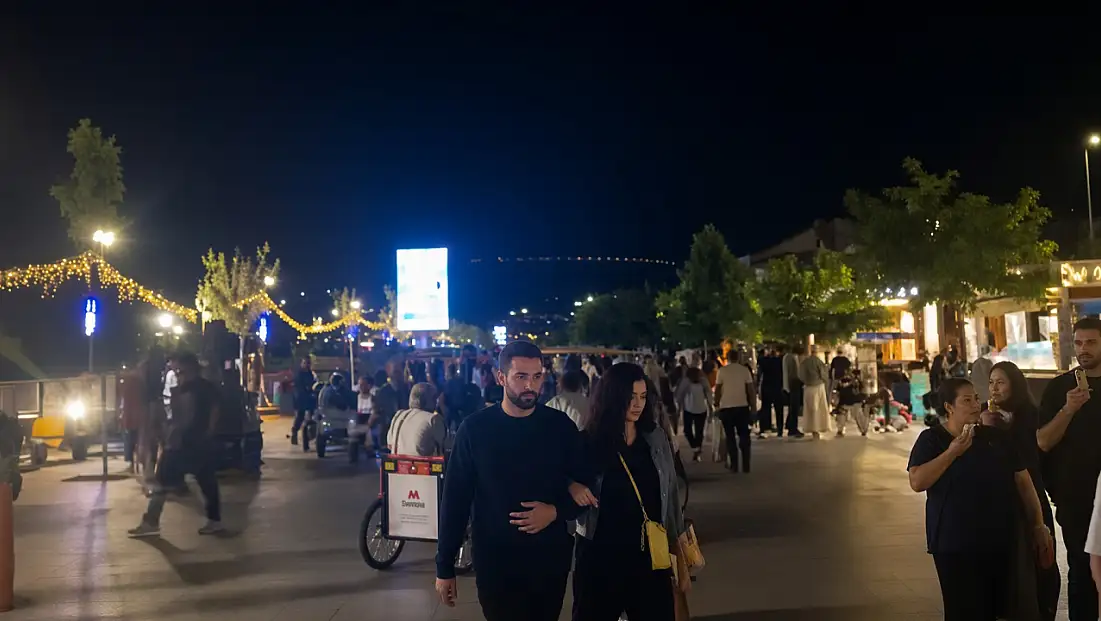 Kayseri’de tepki çeken görüntü! Yürüyüş yolu karıştı