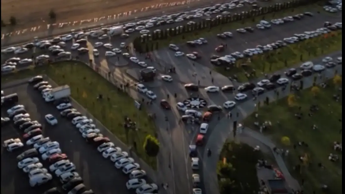 Kayseri'de trafik çilesi! Festival sonrası uzun kuyruklar oluştu