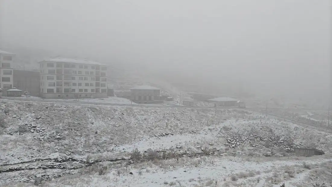 Kayseri'de yağmur yerini kara bıraktı