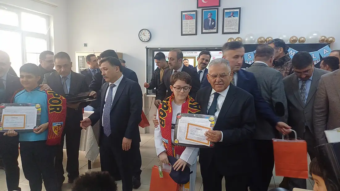 Kayseri'de yarı yıl tatili başladı! 322 bin öğrenci karne aldı