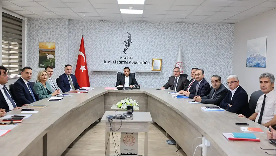 Kayseri’de yeni eğitim yılı öncesi kritik toplantı: Vali Çiçek’e kapsamlı sunum!