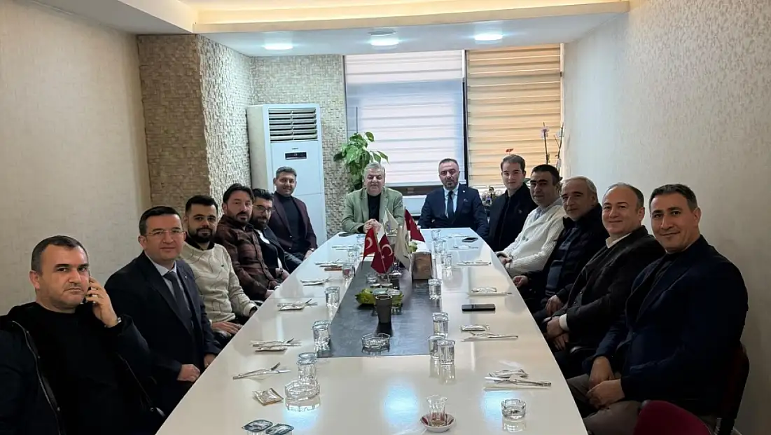 Kayseri'de yılın ilk toplantısını yaptılar! Başkana sürpriz