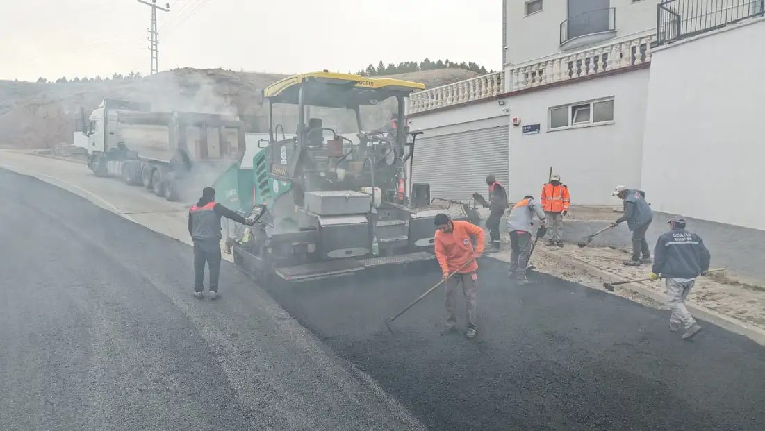 Kayseri’de yollar yenileniyor: 476 bin ton sıcak asfalt serildi
