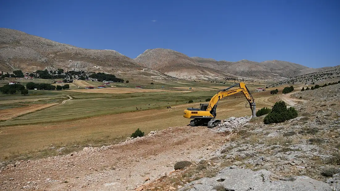 Kayseri’de zorlu arazi aşılıyor: 8 kilometrelik yol için büyük çalışma başladı!