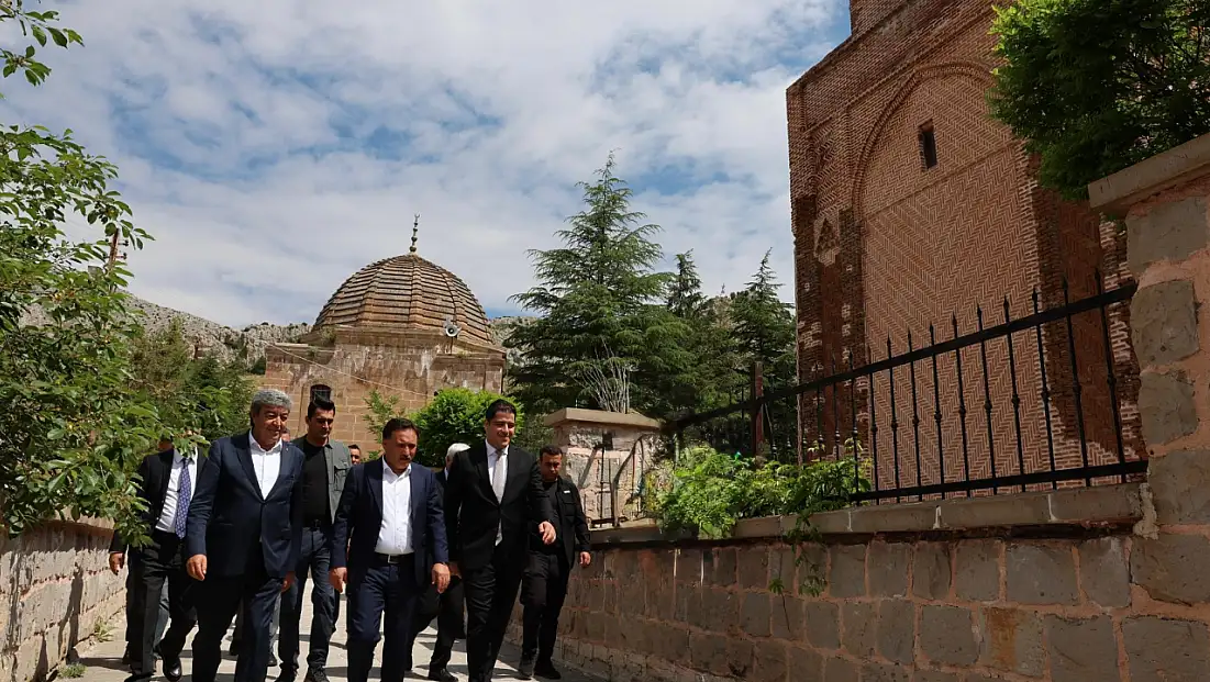 Kayseri'deki 900 yıllık türbeye ziyaret