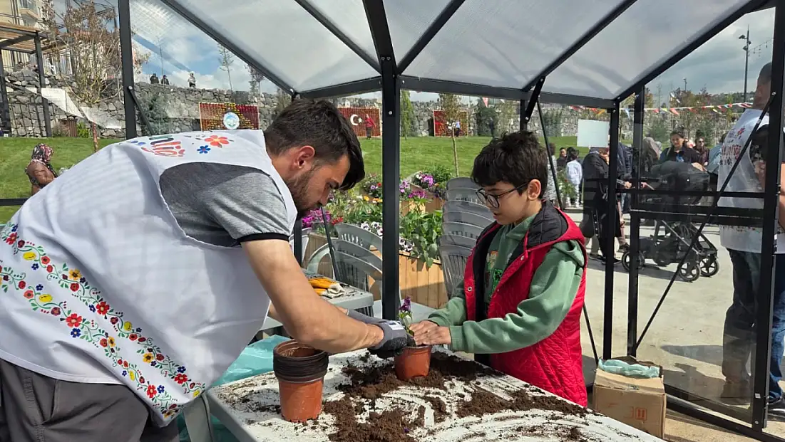 Kayseri'deki festivale yoğun ilgi! Çocuklar gönüllerince eğlendi