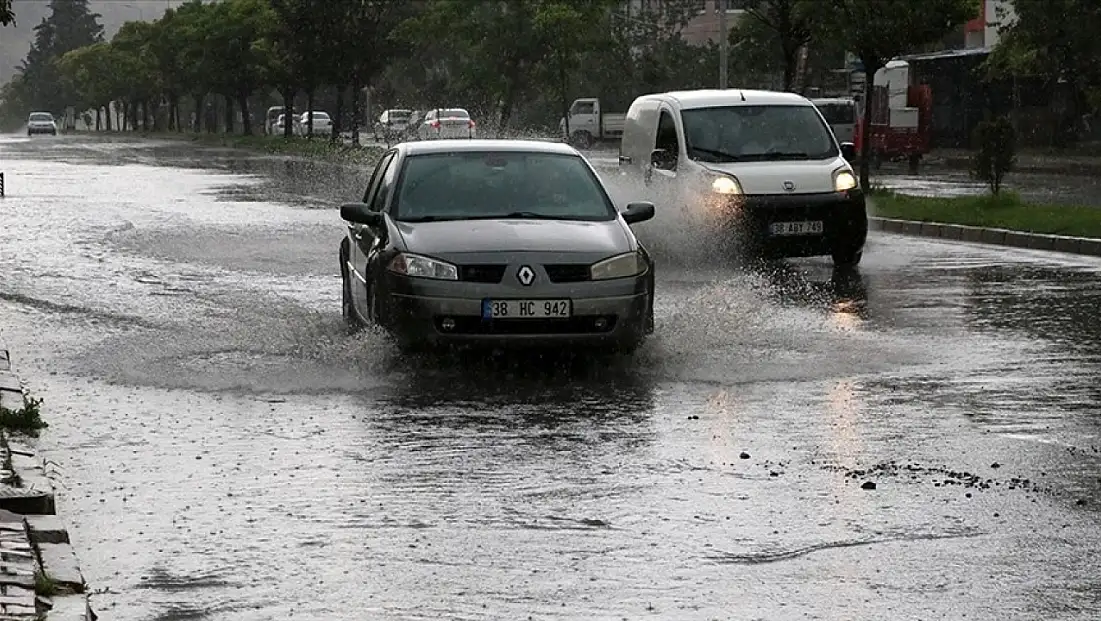 Kayseri güne yağmurla başladı