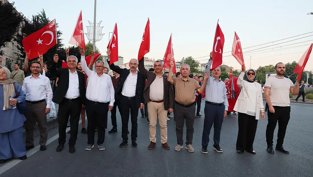 Kayseri iş dünyası: Demokrasi nöbetindeyiz