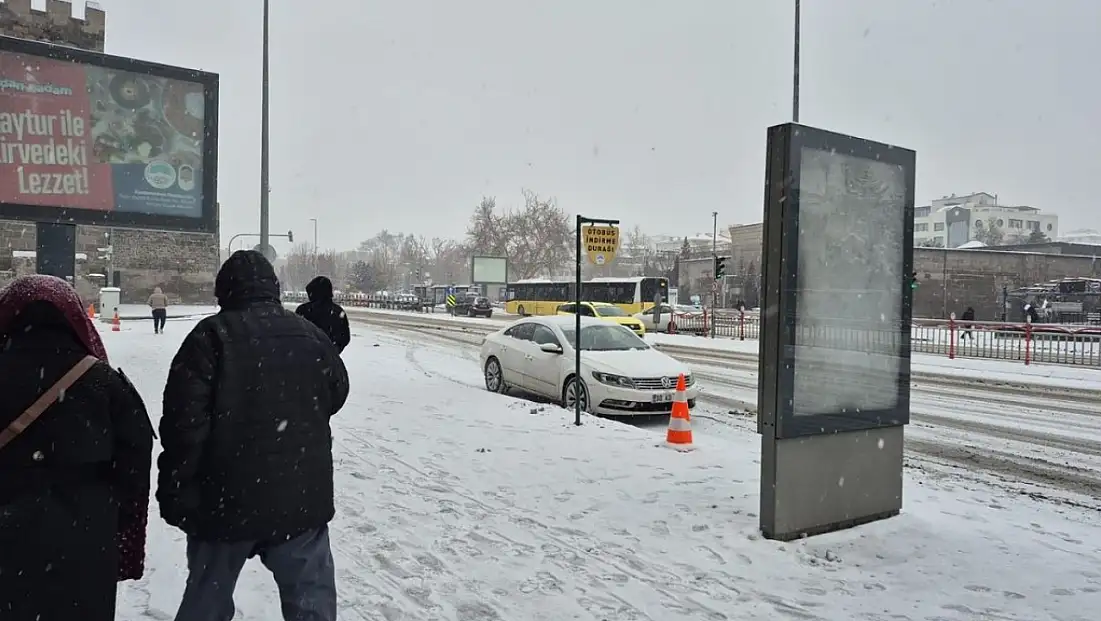 Kayseri'nin ilçesinde kar kalınlığı zirveye ulaşıyor! Erciyes'e rakip oldu