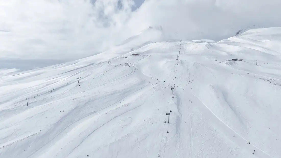 Kayseri'nin o ilçesi Erciyes’e rakip oldu! Kar kalınlığı 147 santimetreye yükseldi
