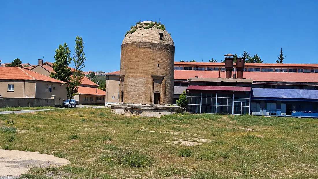 Kayseri’nin tarihi mirası otlar arasında kaldı