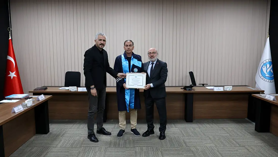 Kayseri'nin yeni profesörü cübbesini giydi