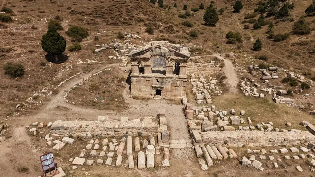 Kayseri sınırındaki tarih hazinesi: Bir bölümü hâlâ toprak altında