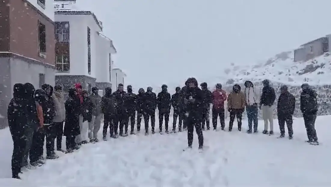 Kayseri TOKİ şantiyesinde işçiler işi bıraktı