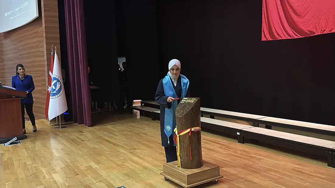 Kayseri Üniversitesi’nde mezuniyet coşkusu yaşandı
