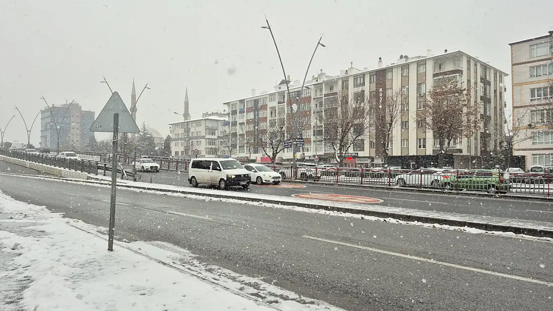 Kayseri’ye soğuk ve kar alarmı! O bölgeye ‘tipi’ uyarısı yapıldı