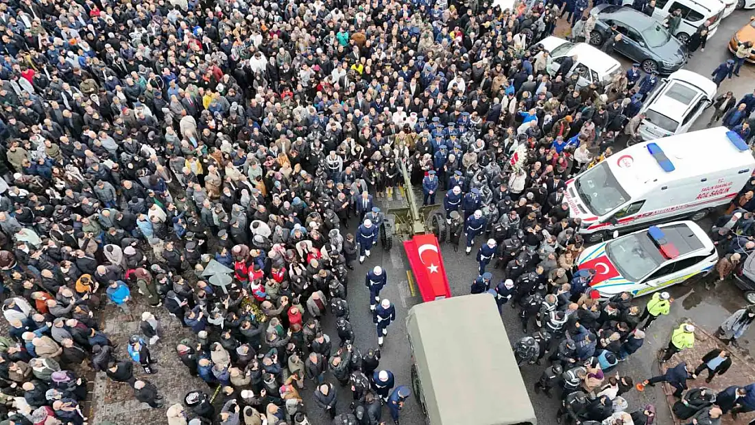 Kayseri'de şehide son görev! Binlerce kişi katıldı