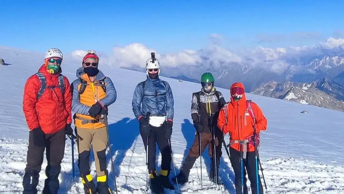 Kayserili dağcılar Elbruz Dağı'na tırmandı!