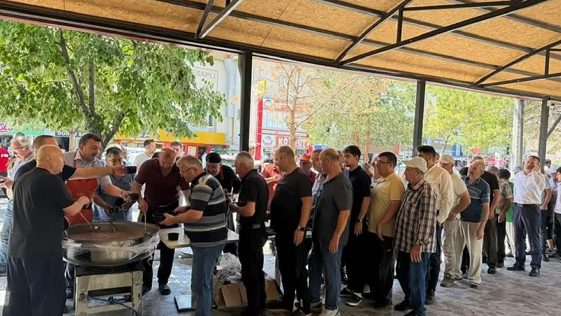 Kayserili esnaf dağıttı! Kuyruk oldu, kısa sürede tükendi