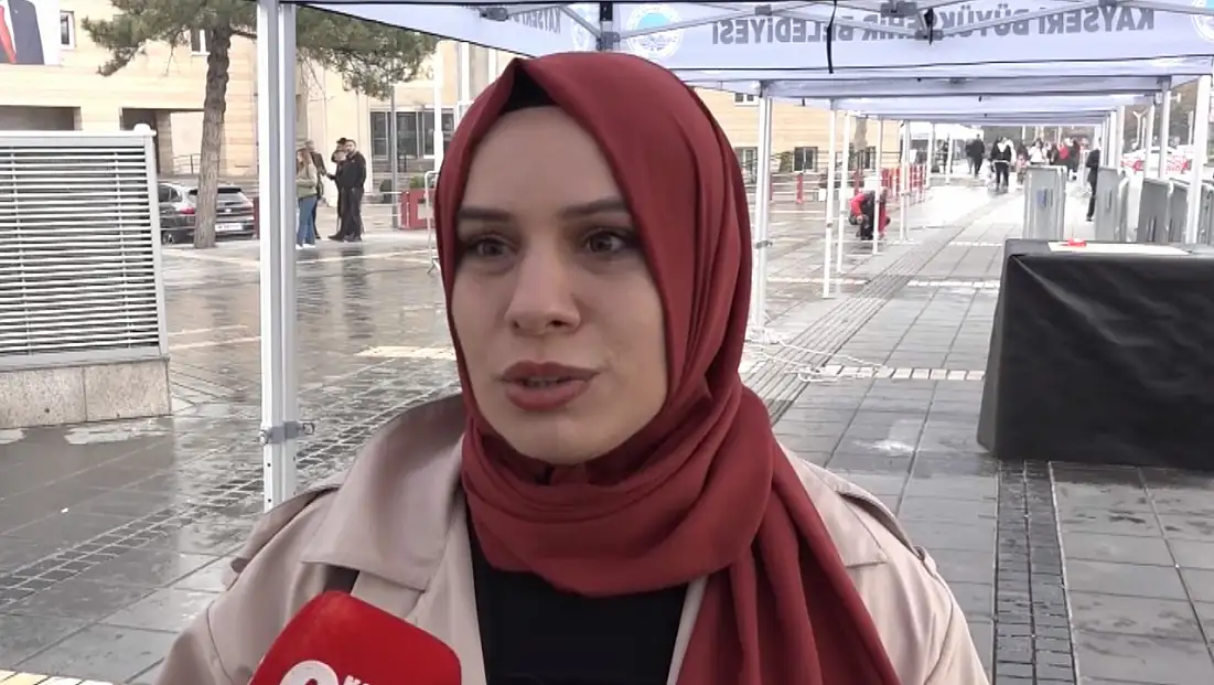 Kayserili vatandaştan dikkat çeken söz! Bir kız çocuğunun parmak kaldırması demek