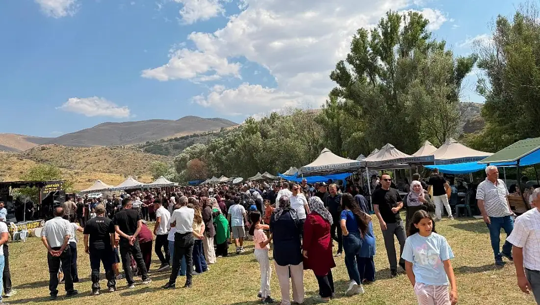 Kayserililer Zamantı Irmağı’nın kenarında buluştu! Etli pilav dağıtıldı