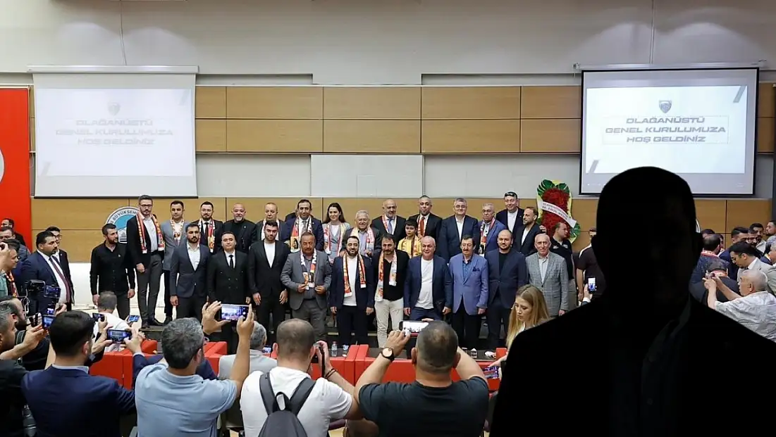 Kayserispor Genel Kurulu’nda gözler onu aradı! Sosyal medyadan tebrik etti