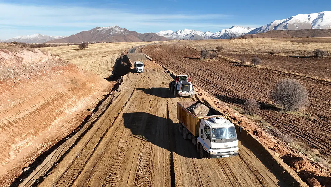 Kırsal mahallelerde yol çalışması
