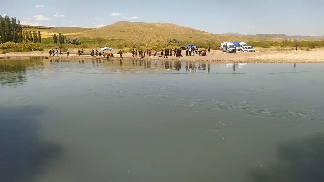 Kızılırmak’a giren 2 çocuktan 1’i kayboldu!