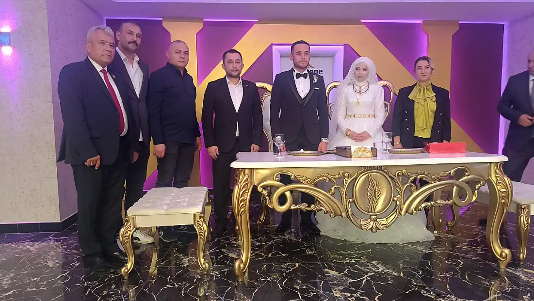 Kocasinan MHP Teşkilatı, genç çiftti yalnız bırakmadı