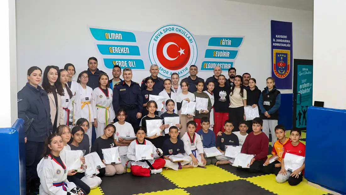 Komutan Yeşilyurt öğrencilerle buluştu