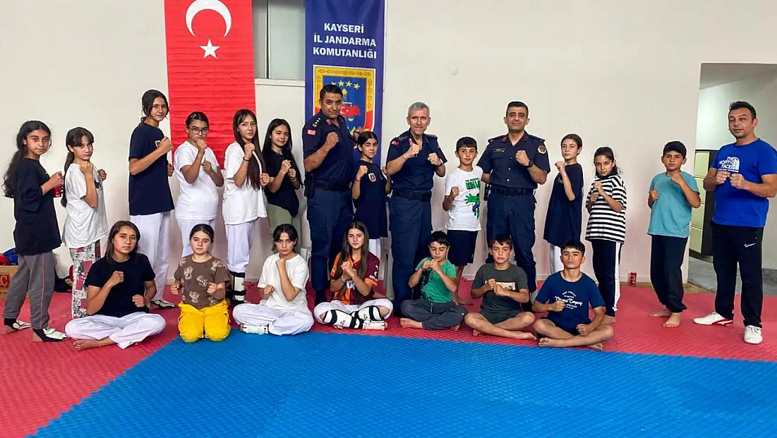 Komutanlar sporcularla buluştu