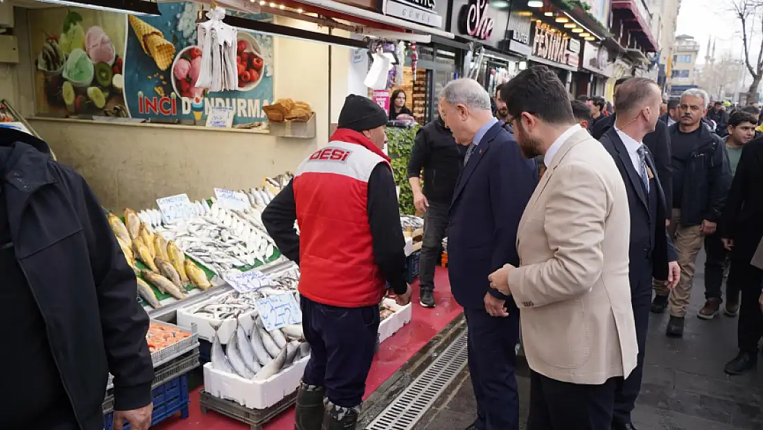 AK Parti'nin önde gelen isimleri Kayseri'de çarşıya çıktı!