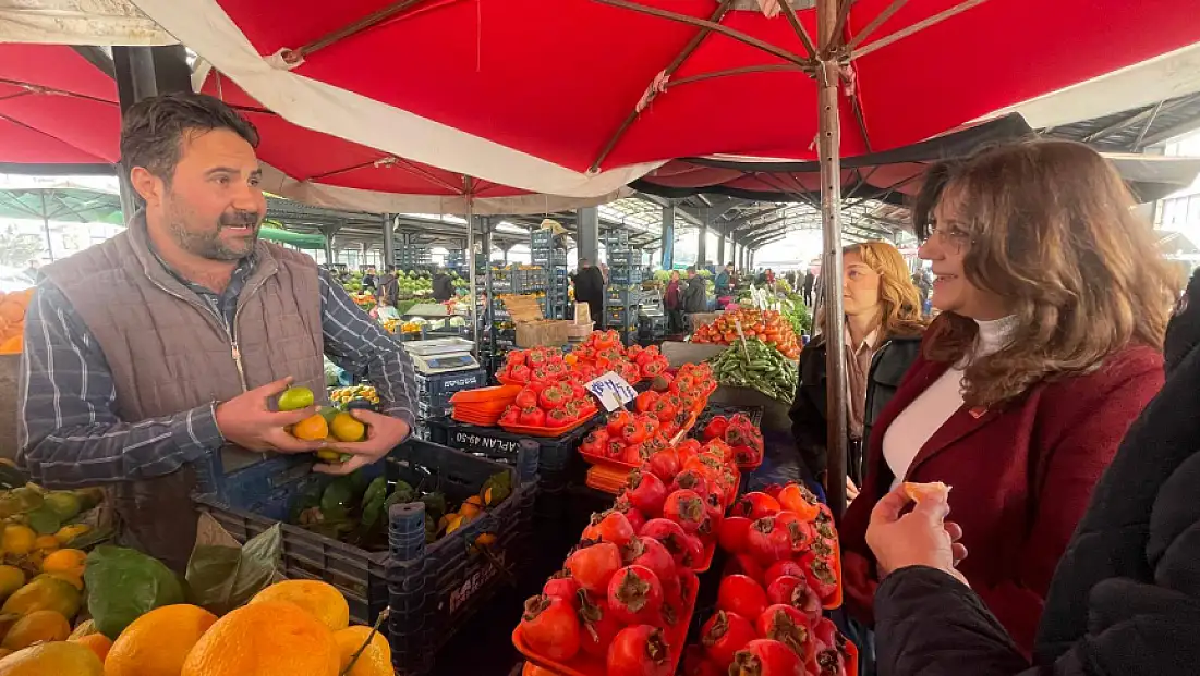 CHP Kayseri İl Başkanı Özer, çarşı pazarda dert dinledi: Vatandaş pazarda kiloyla değil, gramla, taneyle alış veriş yapıyor