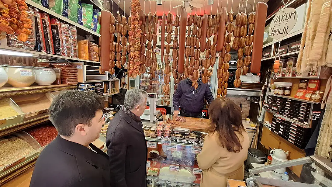 CHP yönetimi esnafı dinledi! 'Çarşı pazarda yaprak kımıldamıyor'