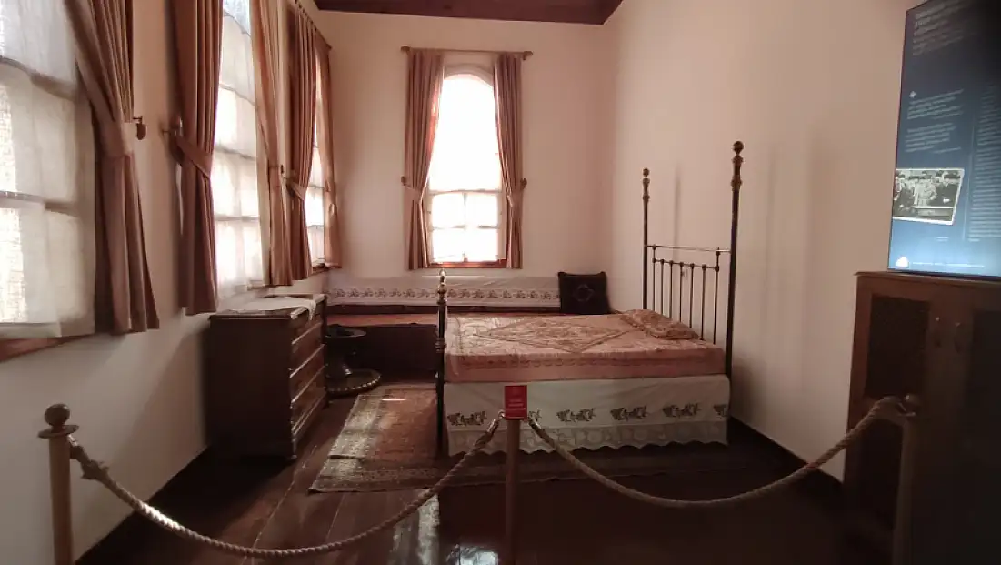 İşte Atatürk'ün Kayseri'deki yatağı ve çalışma masası!