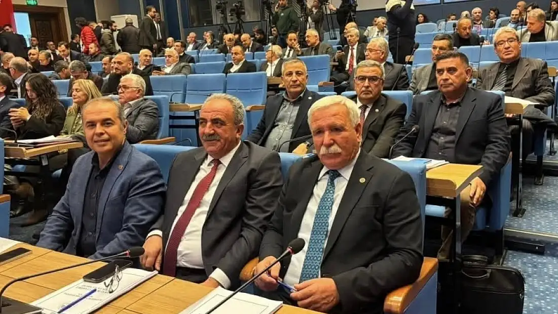 Kayseri'de 'Çekimser oy' tartışması alevlendi! O isme 'İstifa et' çağrısı: Yaptığı inşaatlar, sahibi olduğu arsalar incelenmeli!