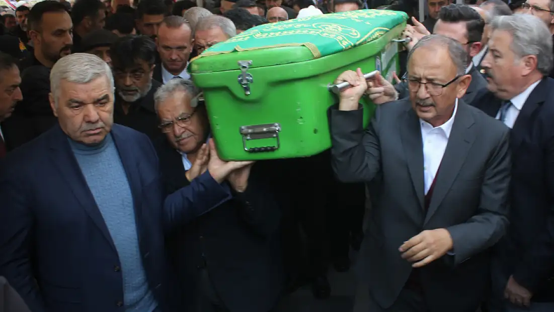 Kayseri’de halef selef Başkanlar tabuta omuz verdi!