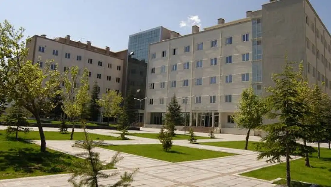 Kayserili Profesör 9 yıldır unutmadı! Yine yaptı