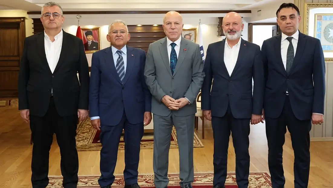 Memduh Büyükkılıç’a Erzurum’da ‘ağabeyim’ karşılaması