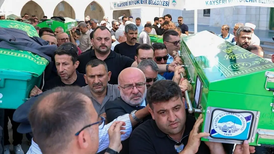 Mesai arkadaşları gözyaşlarıyla uğurladı: Kayseri Üniversitesi’nde acı veda