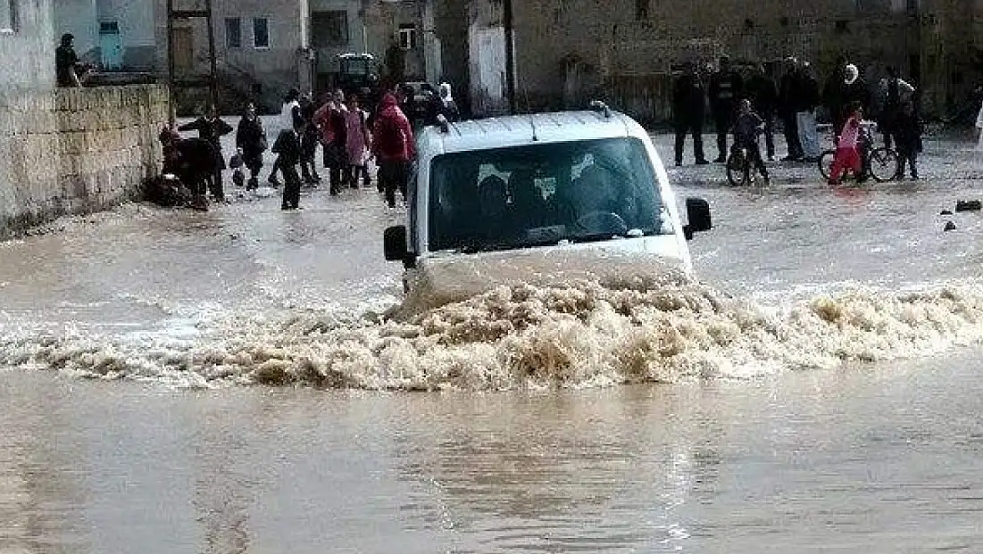 Meteoroloji uyardı: Sel, yıldırım ve doluya dikkat!