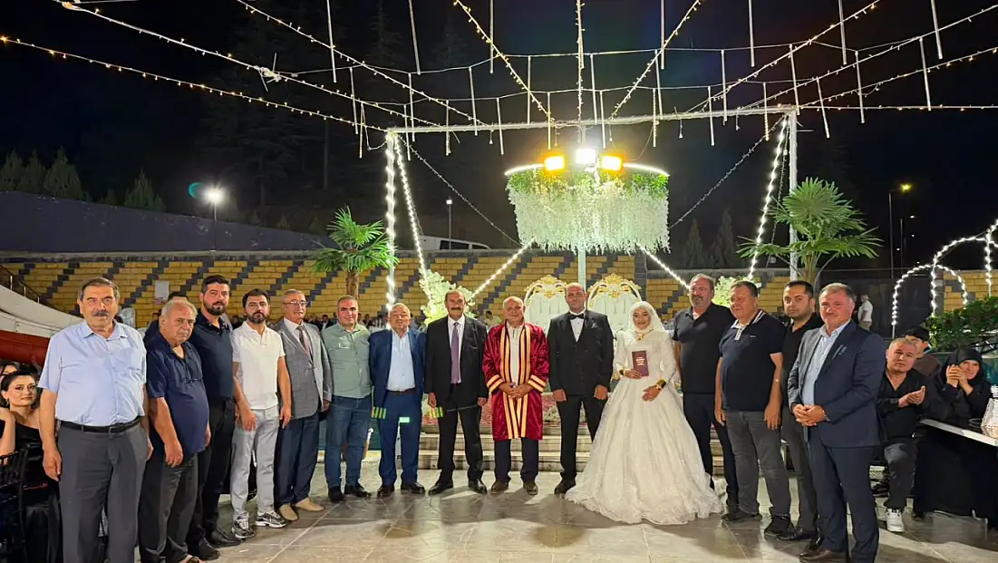 MHP'li eski Başkanın mutlu günü! Protokol bu düğünde buluştu