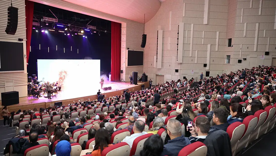 Müslüm Gürses’ten Neşet Ertaş’a Kayseri'de gönülleri ısıtan konser!