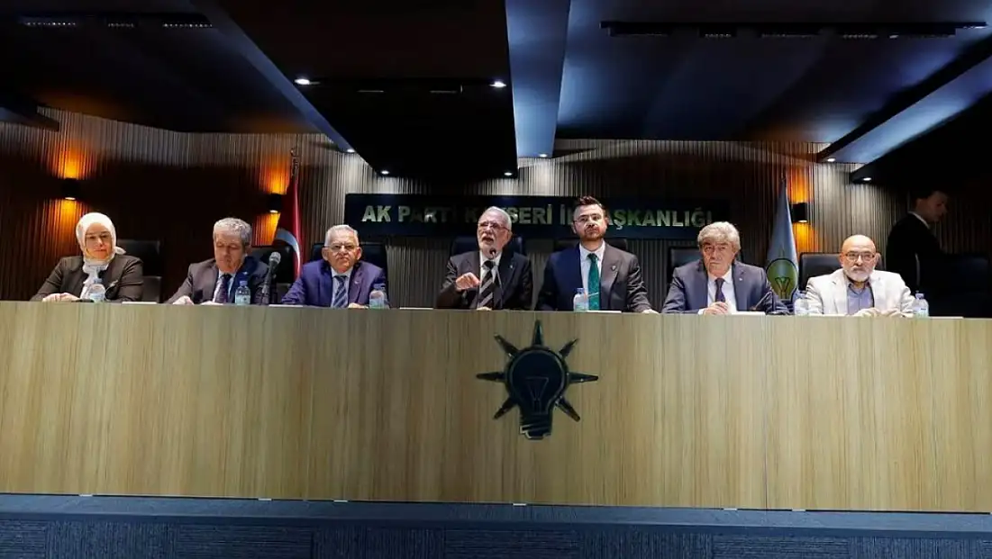 Mustafa Elitaş Kayseri’de teşkilatla buluştu