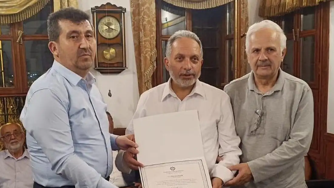 Mustafa Yalçın yeni imajıyla